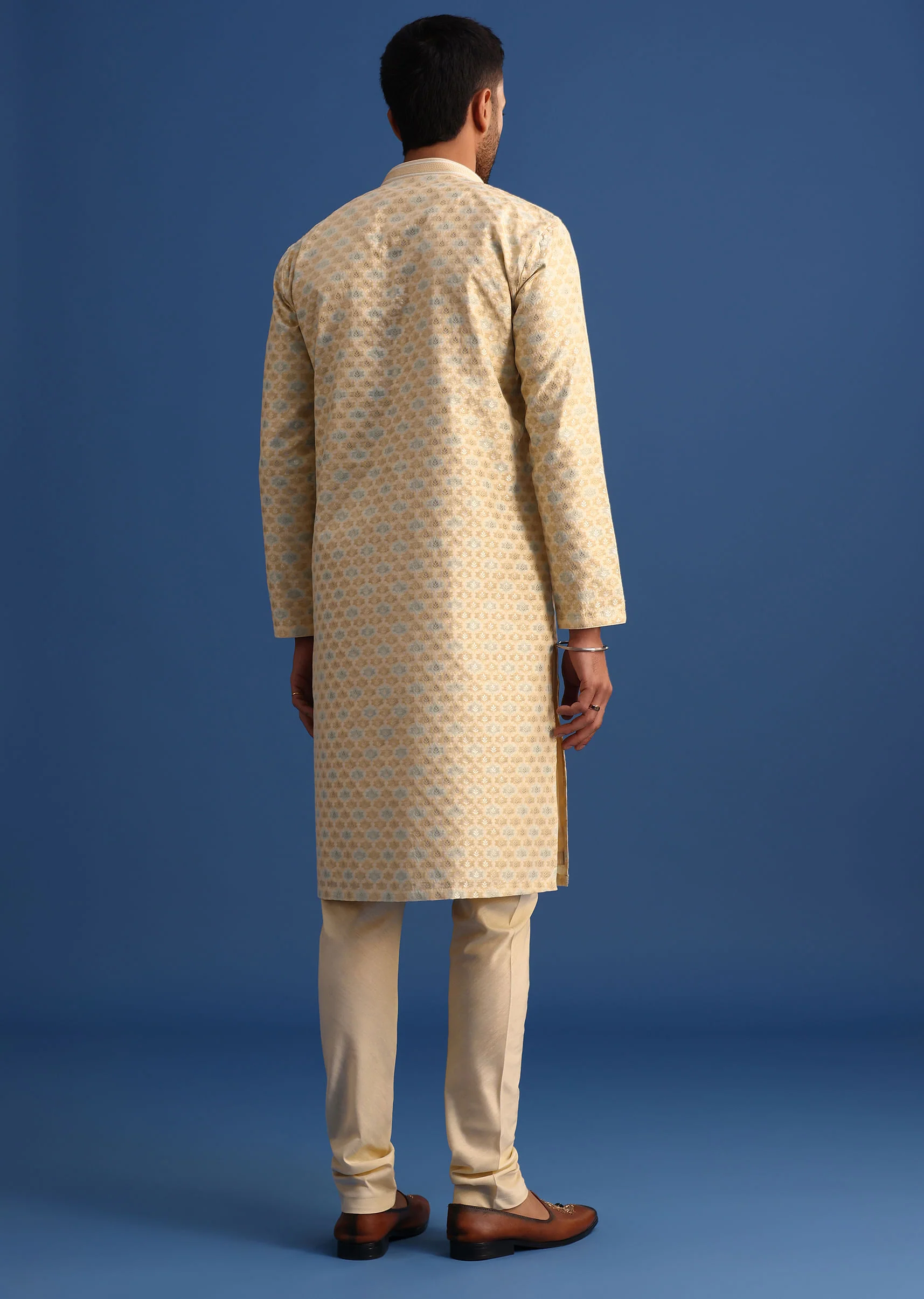 Peach Kurta Set With Foil Print Detail - Image 5