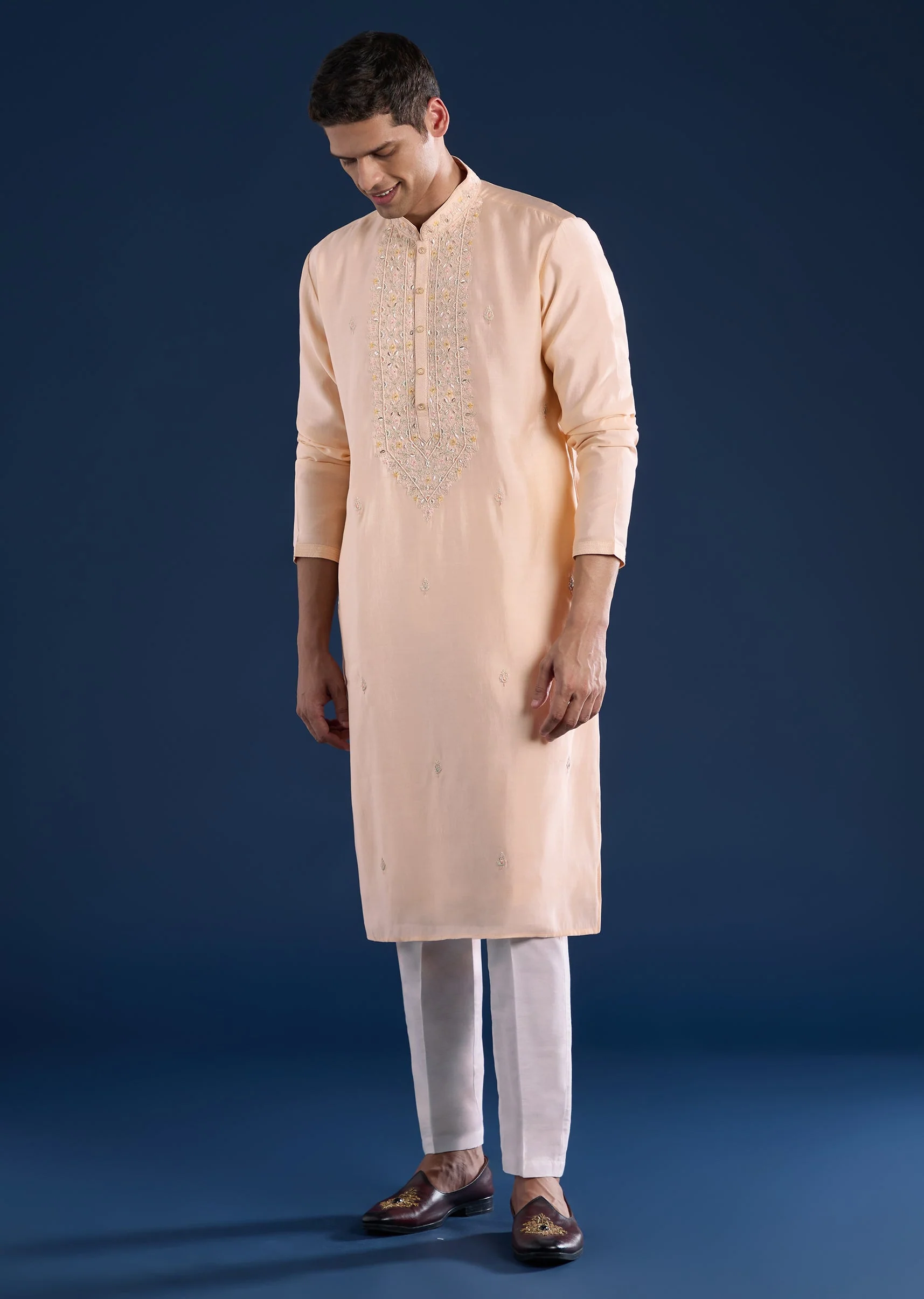 Peach Zari Motif Kurta Set - Image 4