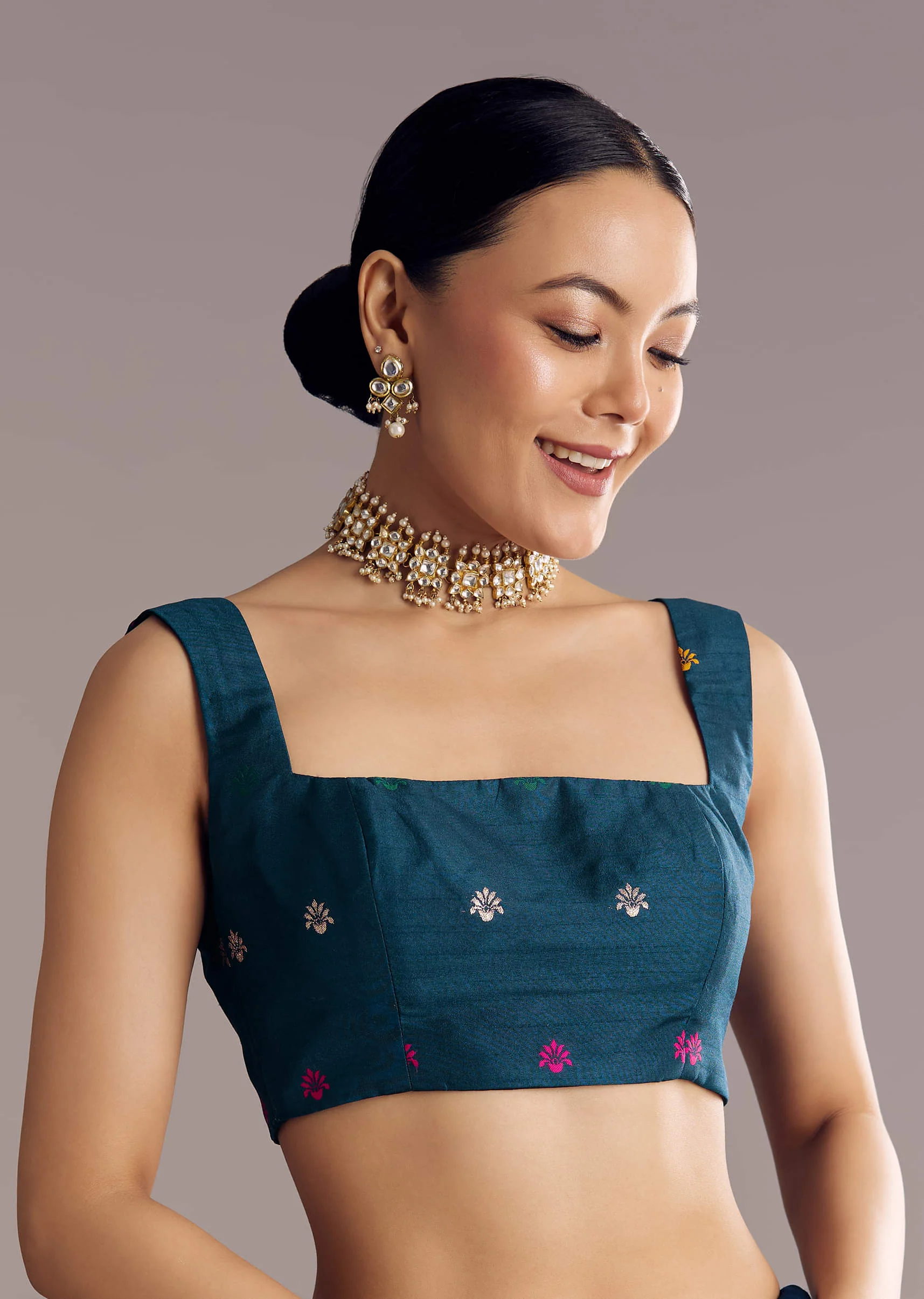 Peacock Blue Dola Silk Saree With Floral Jaal Weave - Image 7