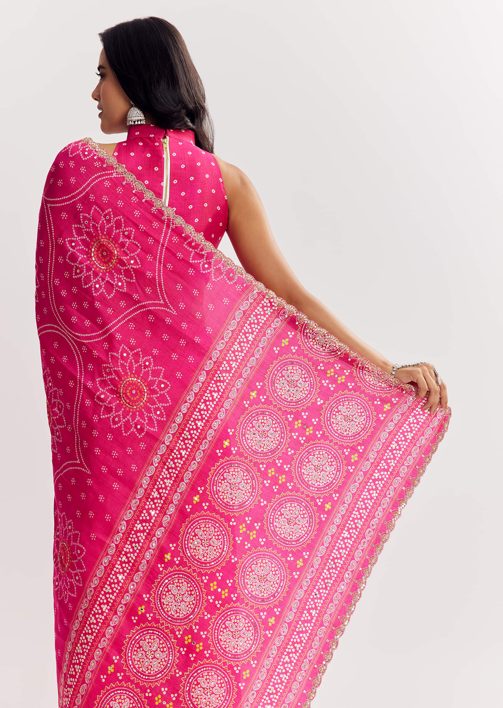 Pink Muslin Bandhani Printed Saree With Zari And Mirror Embroidery - Image 5