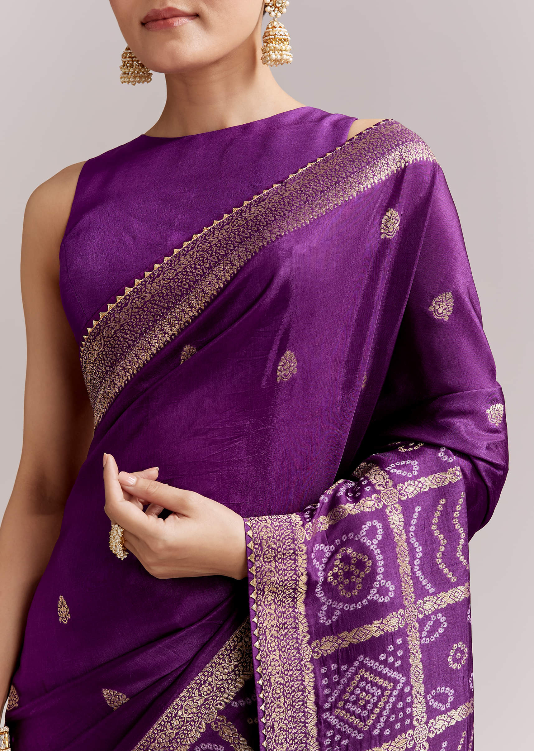 Purple Silk Woven Bandhani Saree With Zari Borders - Image 2