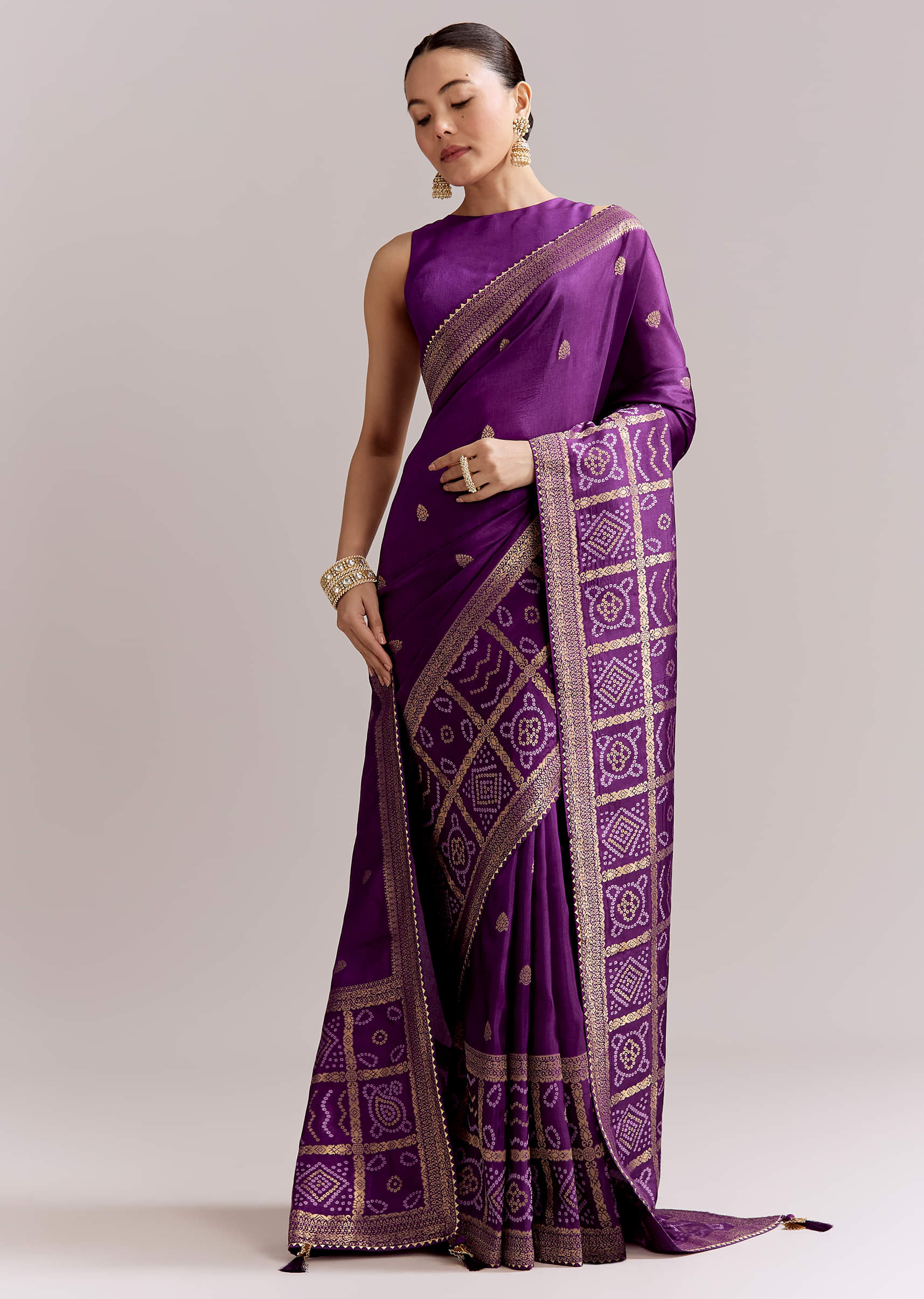 Purple Silk Woven Bandhani Saree With Zari Borders - Image 3