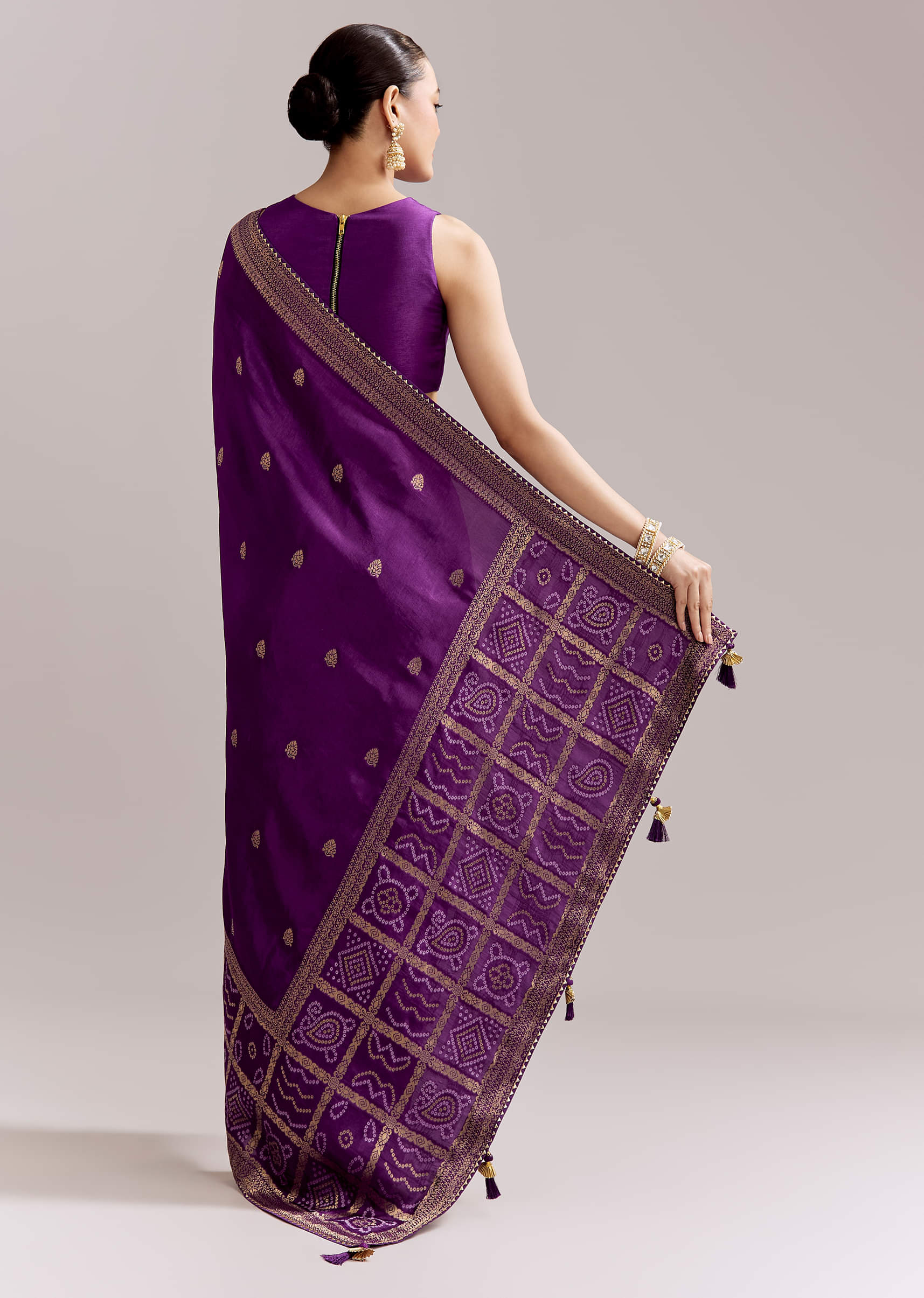 Purple Silk Woven Bandhani Saree With Zari Borders - Image 4