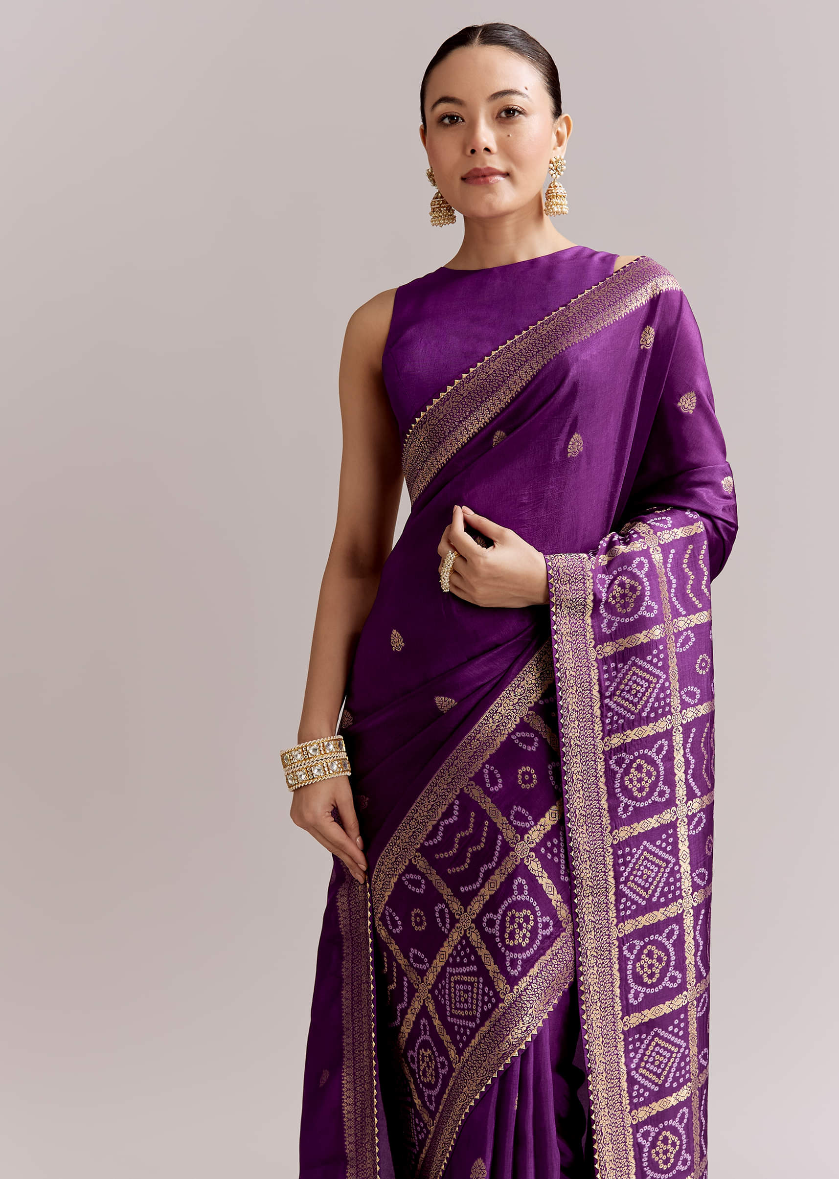 Purple Silk Woven Bandhani Saree With Zari Borders - Image 5