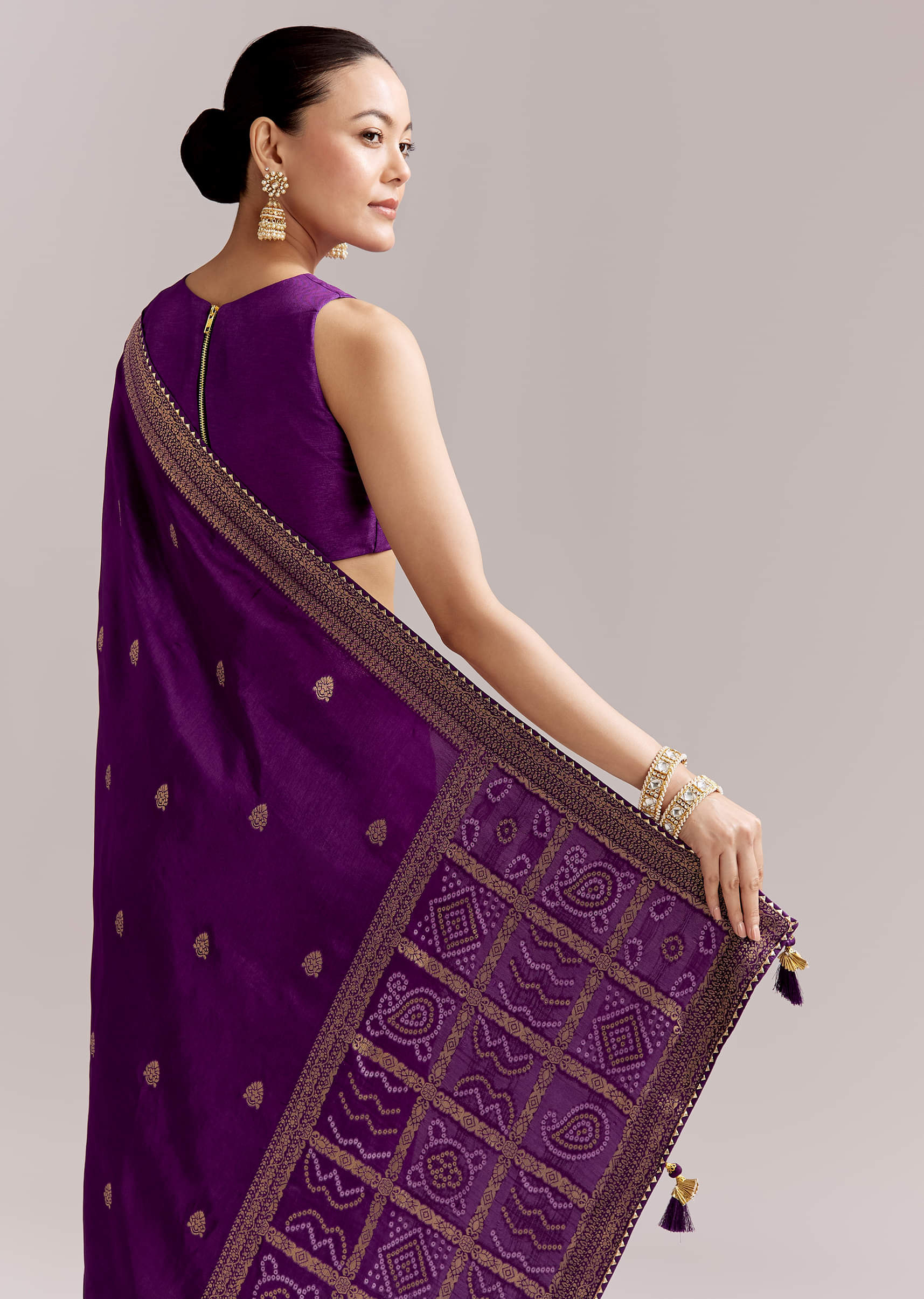 Purple Silk Woven Bandhani Saree With Zari Borders - Image 6