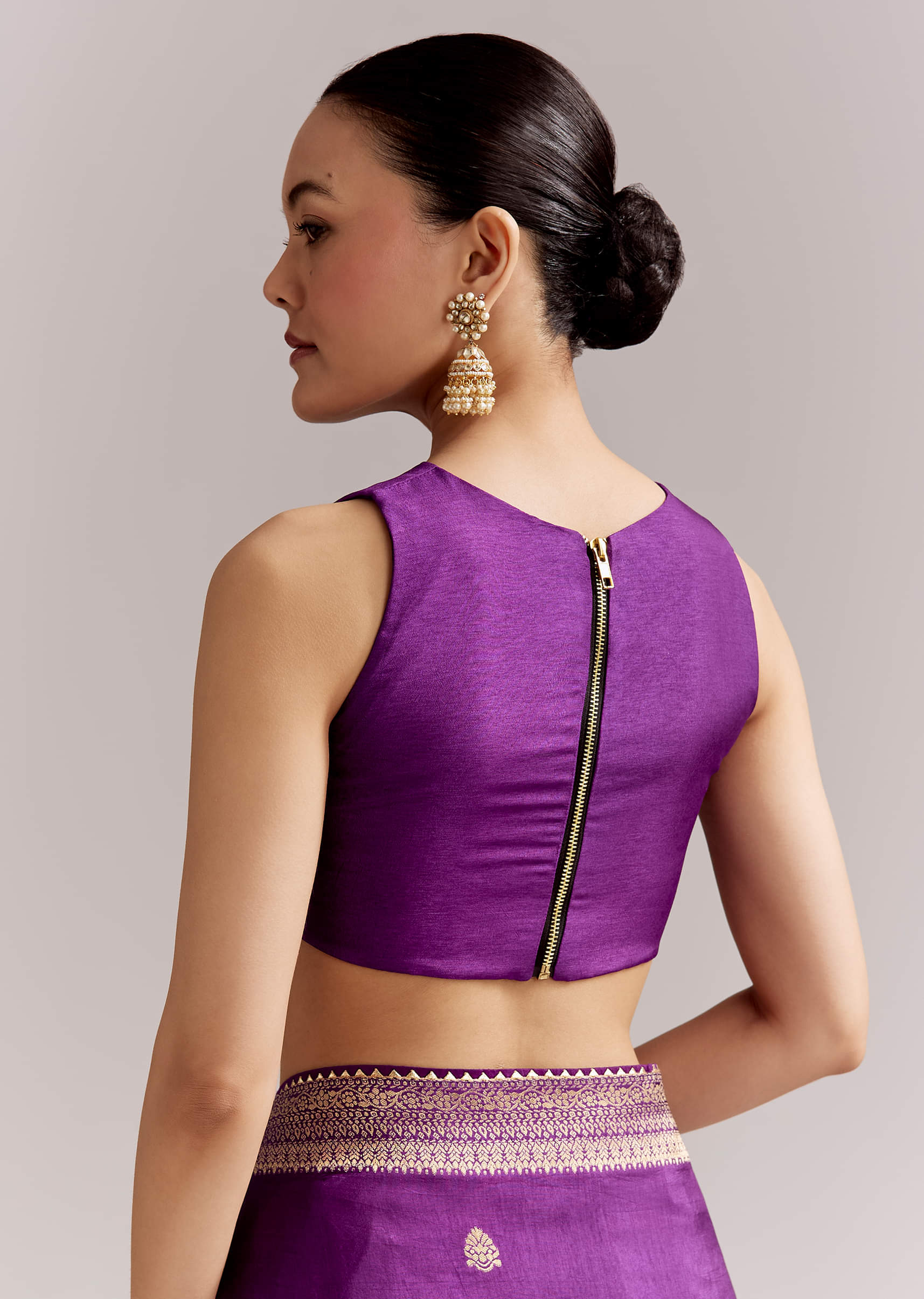 Purple Silk Woven Bandhani Saree With Zari Borders - Image 8