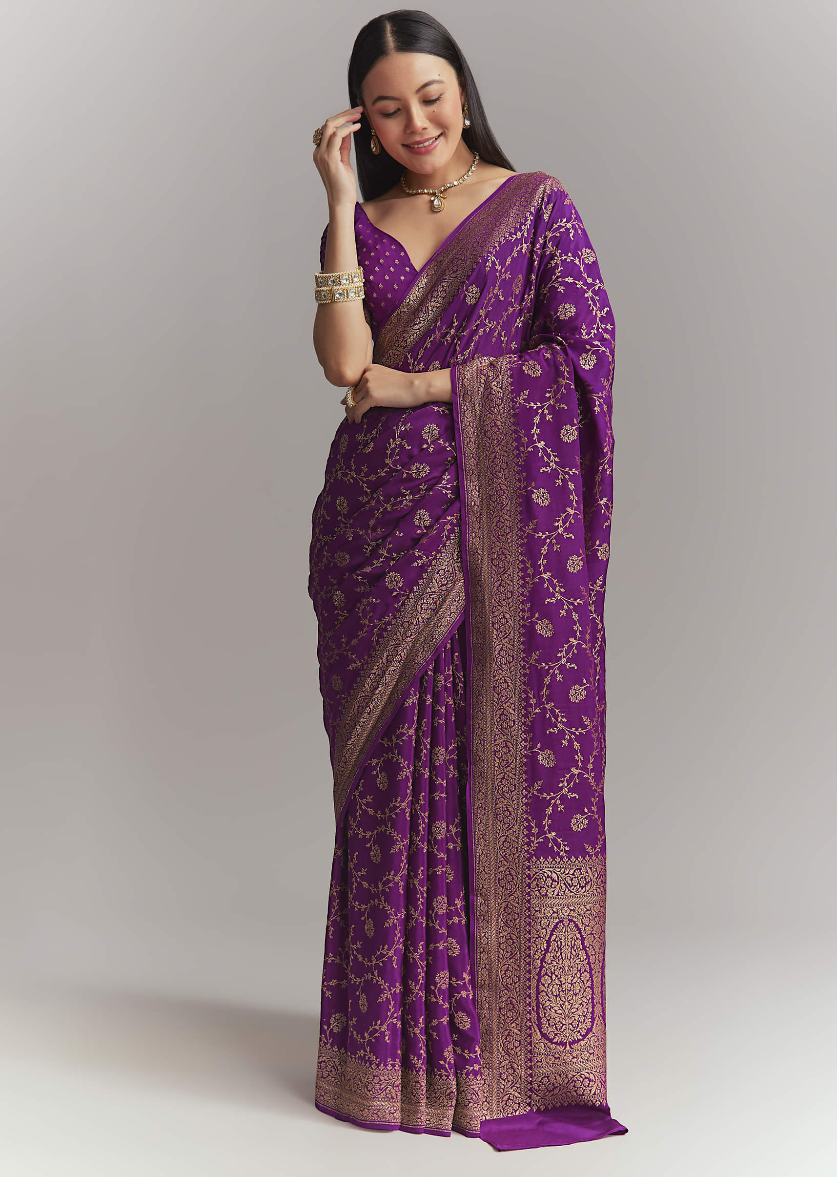 Purple Silk Woven Saree With Zari Jaal Work - Image 3