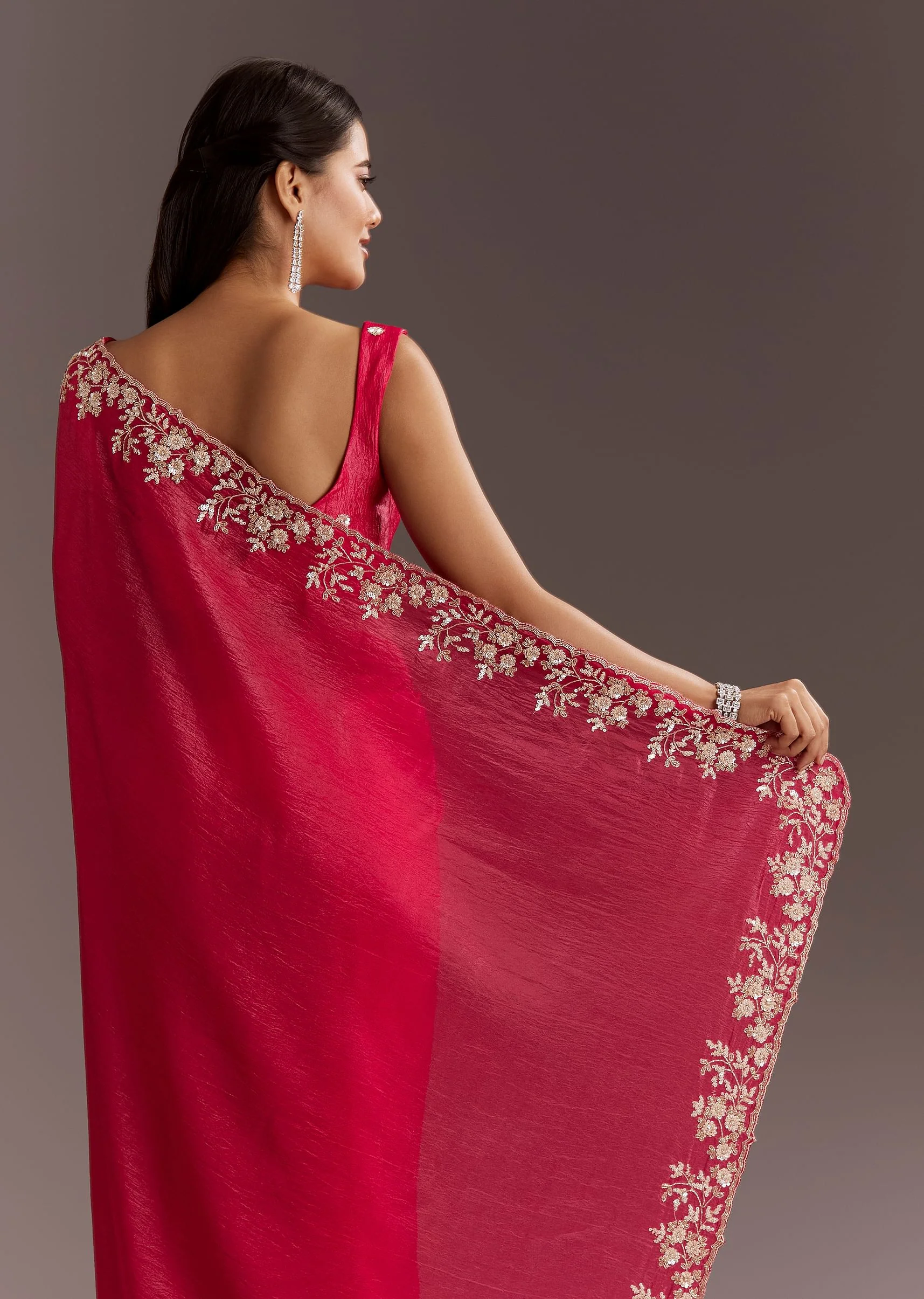 Red Crushed Tissue Saree With Floral Embroidery And Scallop Border - Image 4