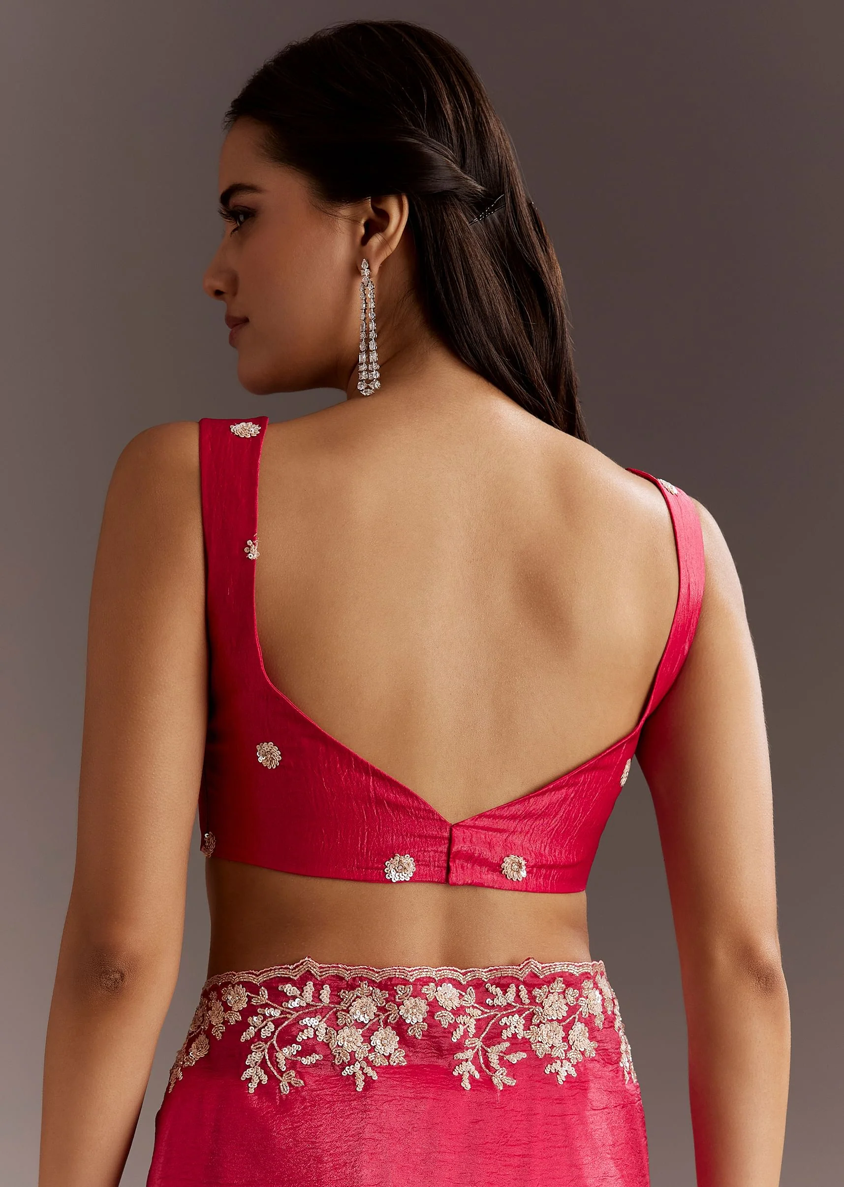 Red Crushed Tissue Saree With Floral Embroidery And Scallop Border - Image 8