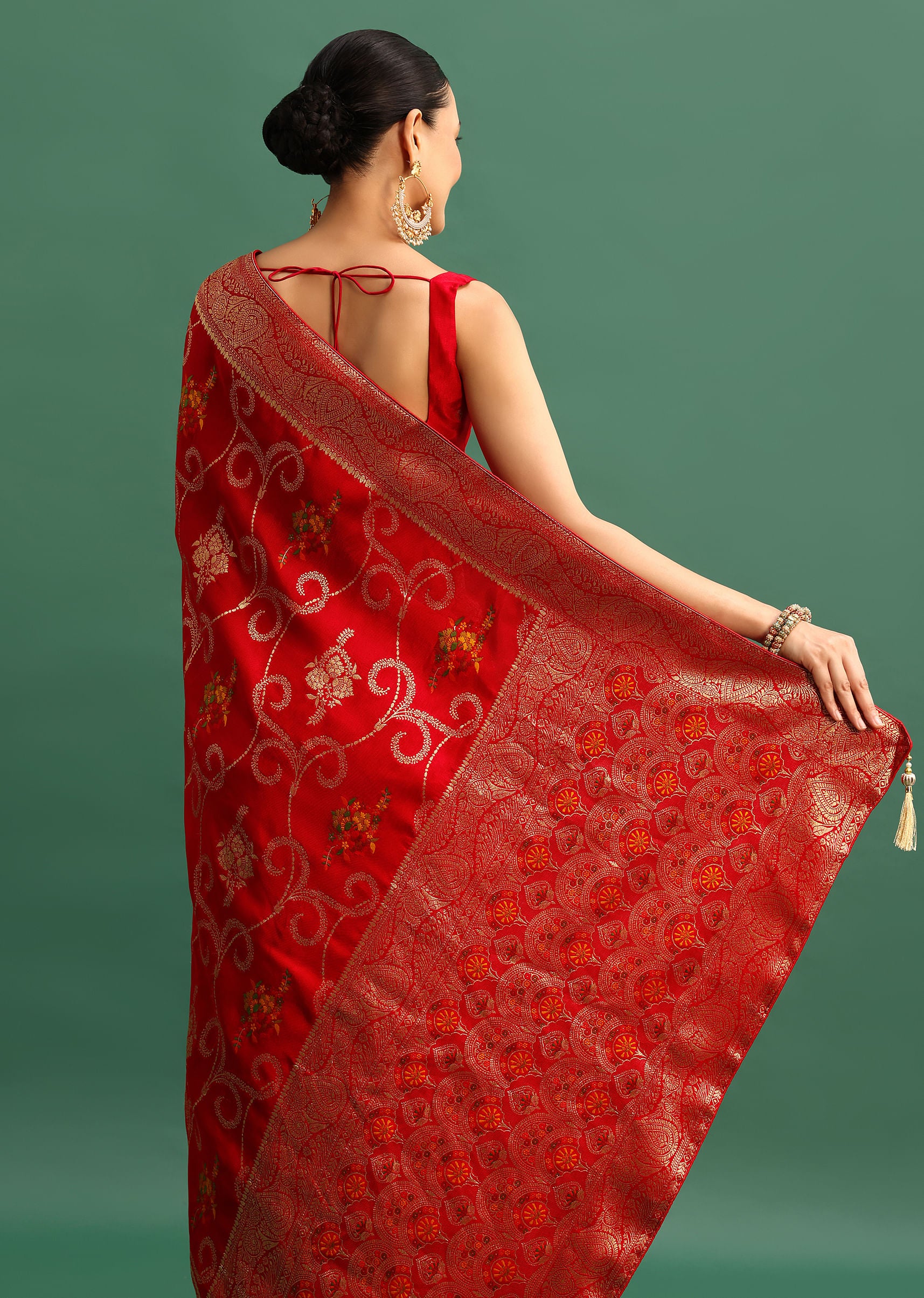Red Dola Silk Woven Saree With Zari Work And Unstitched Blouse - Image 4