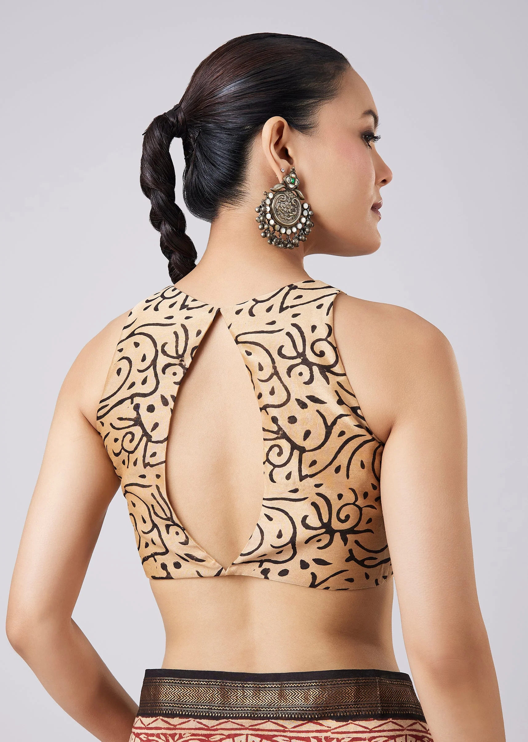 Red Geometric Block Printed Saree with Unstitched Blouse - Image 8