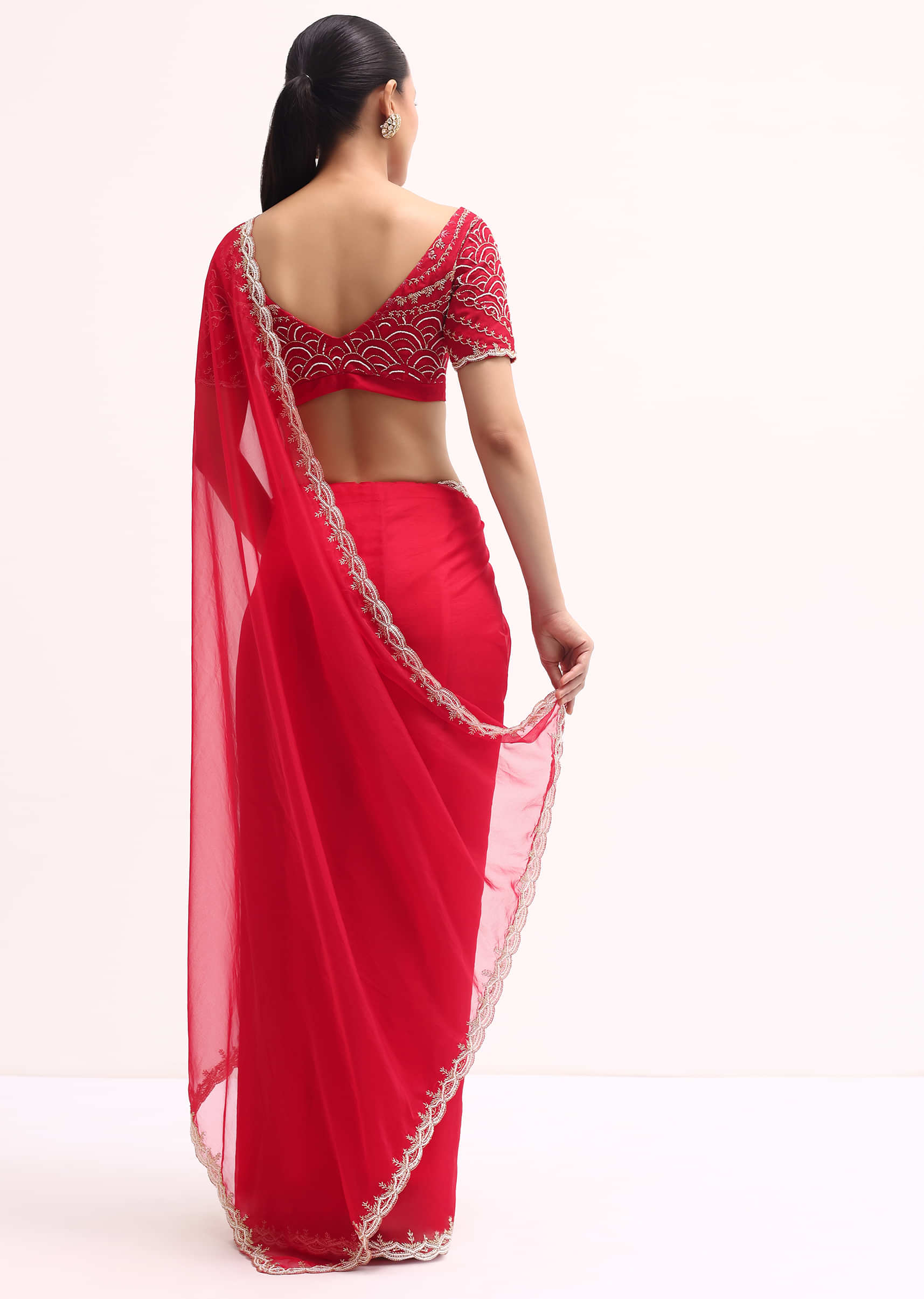 Red Scallop Border Organza Saree With Unstitched Blouse - Image 4