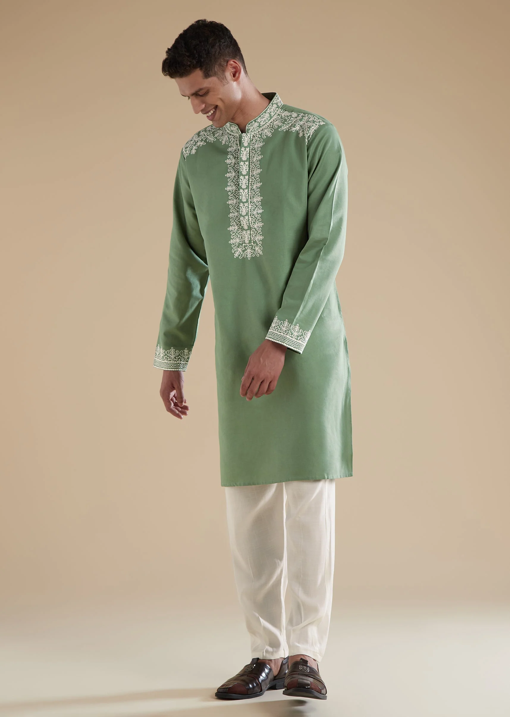 Sea Green Kurta Set With Thread Detail Work - Image 3
