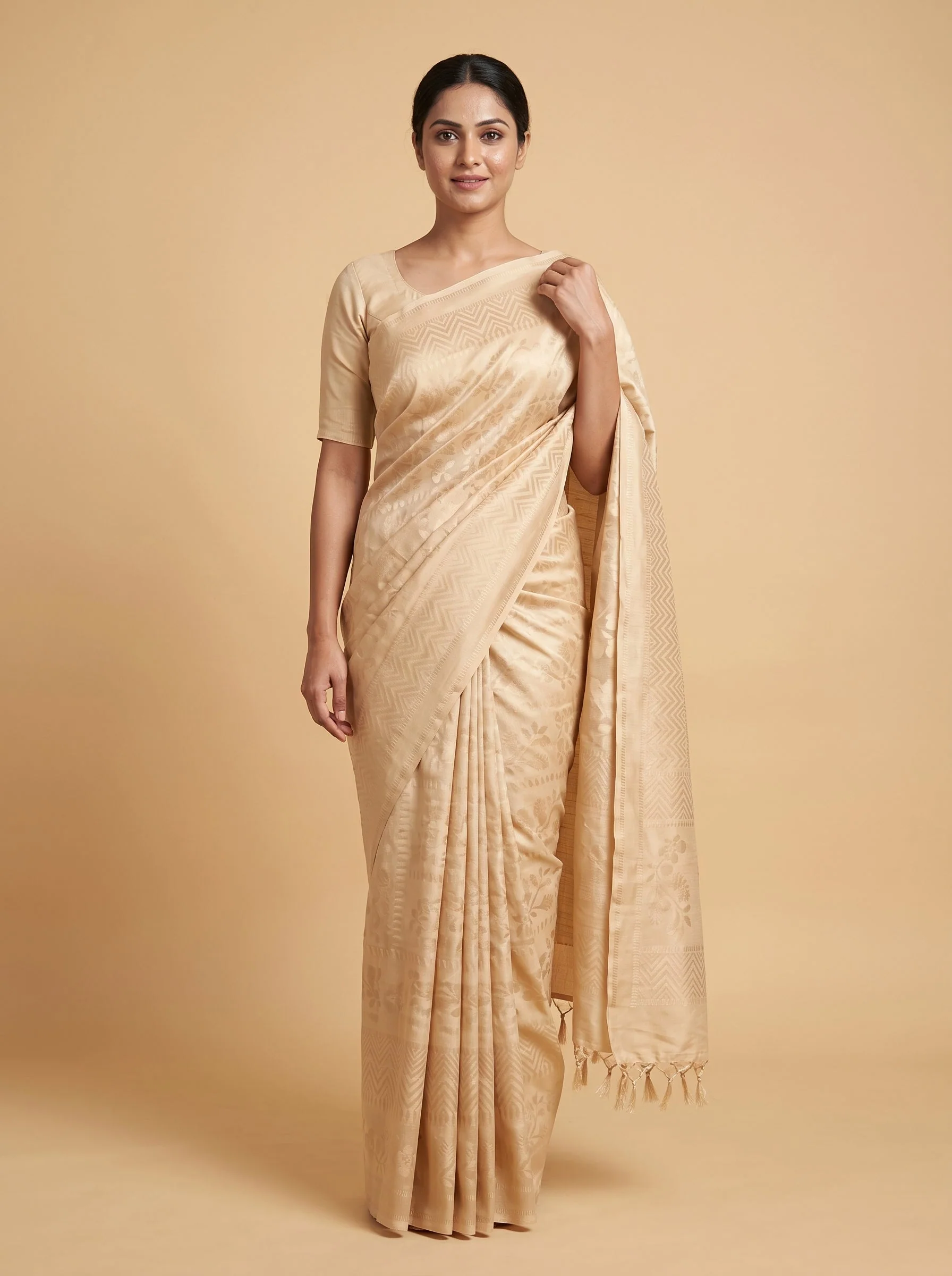 Vanilla Cream Charm Saree