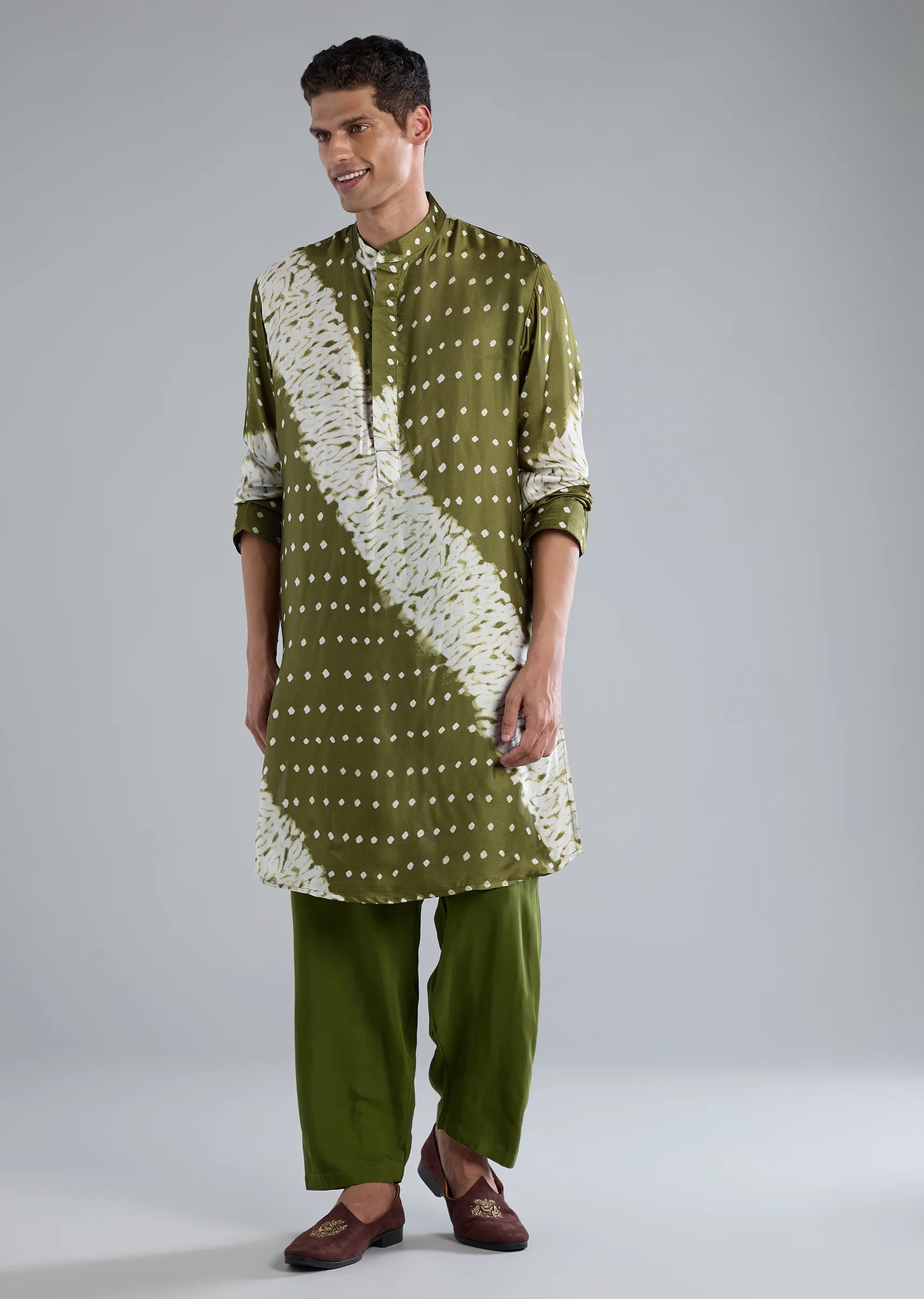 Vibrant Green Indo-Western Couple Set – Green Satin Indo-Western Set For Her And Green Bandhani Kurta Set For Him - Image 10