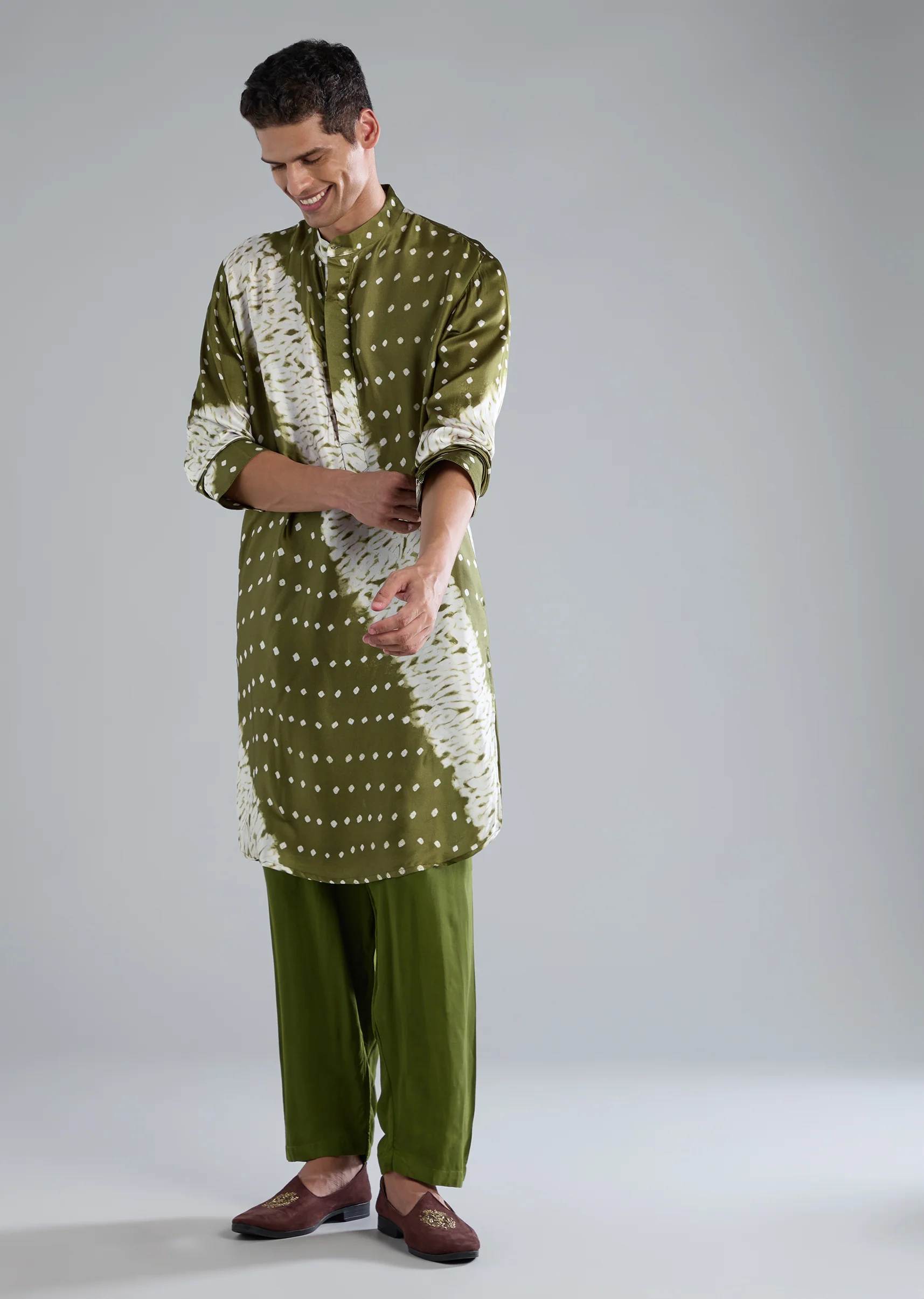 Vibrant Green Indo-Western Couple Set – Green Satin Indo-Western Set For Her And Green Bandhani Kurta Set For Him - Image 8