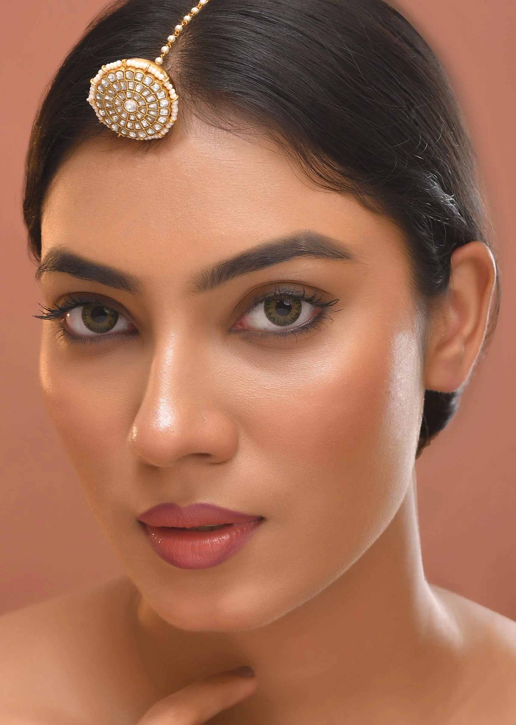 White and Gold Tone Kundan Maangtikka