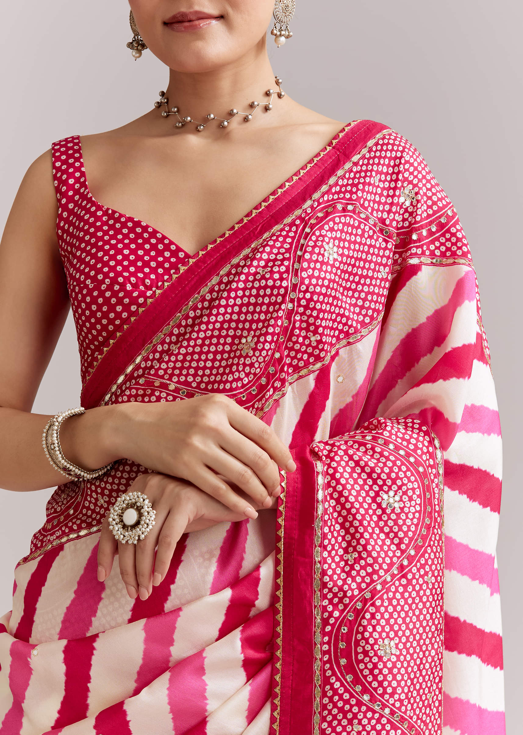 White And Pink Silk Saree With Lehariya And Bandhani Print - Image 2