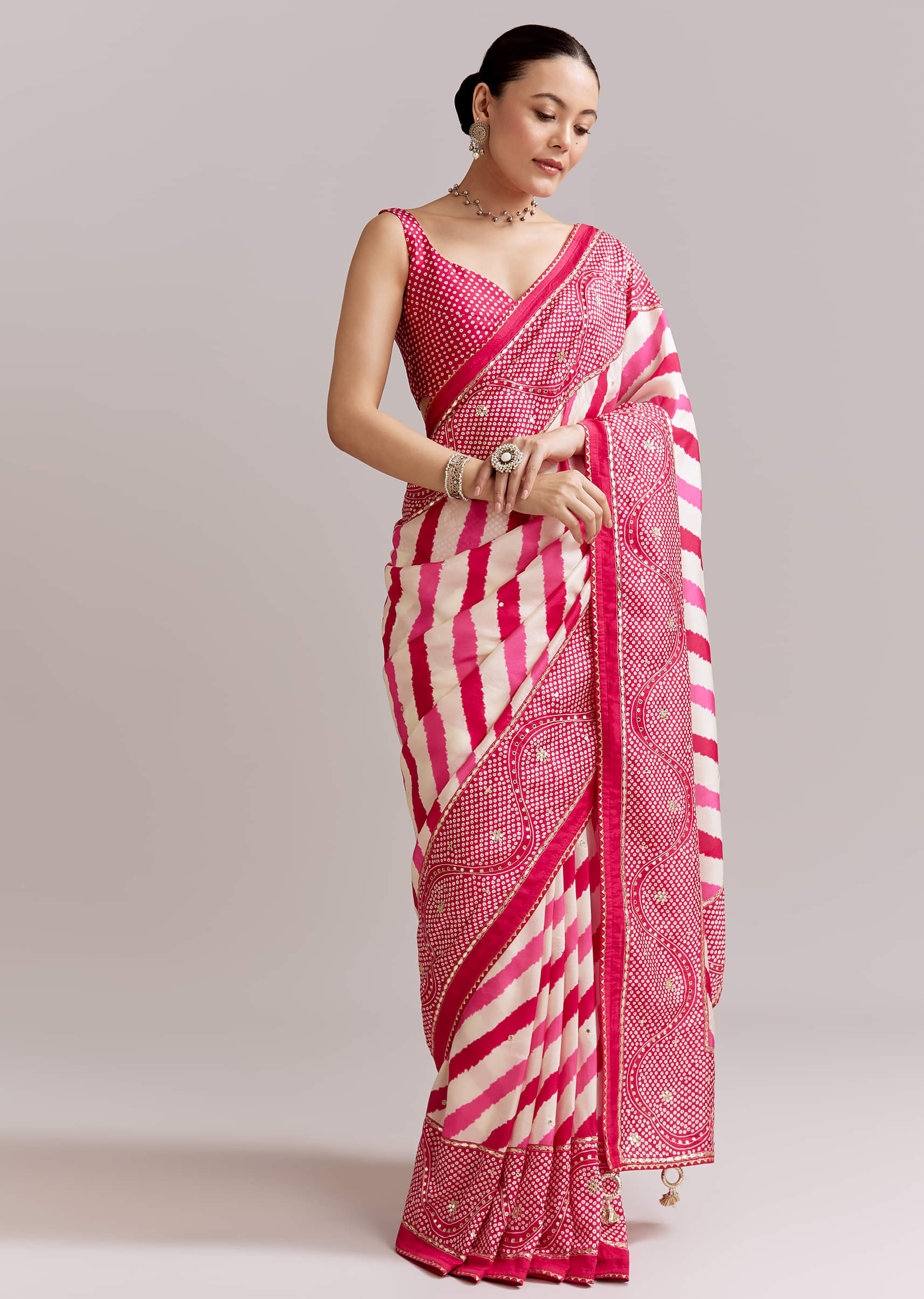 White And Pink Silk Saree With Lehariya And Bandhani Print - Image 3