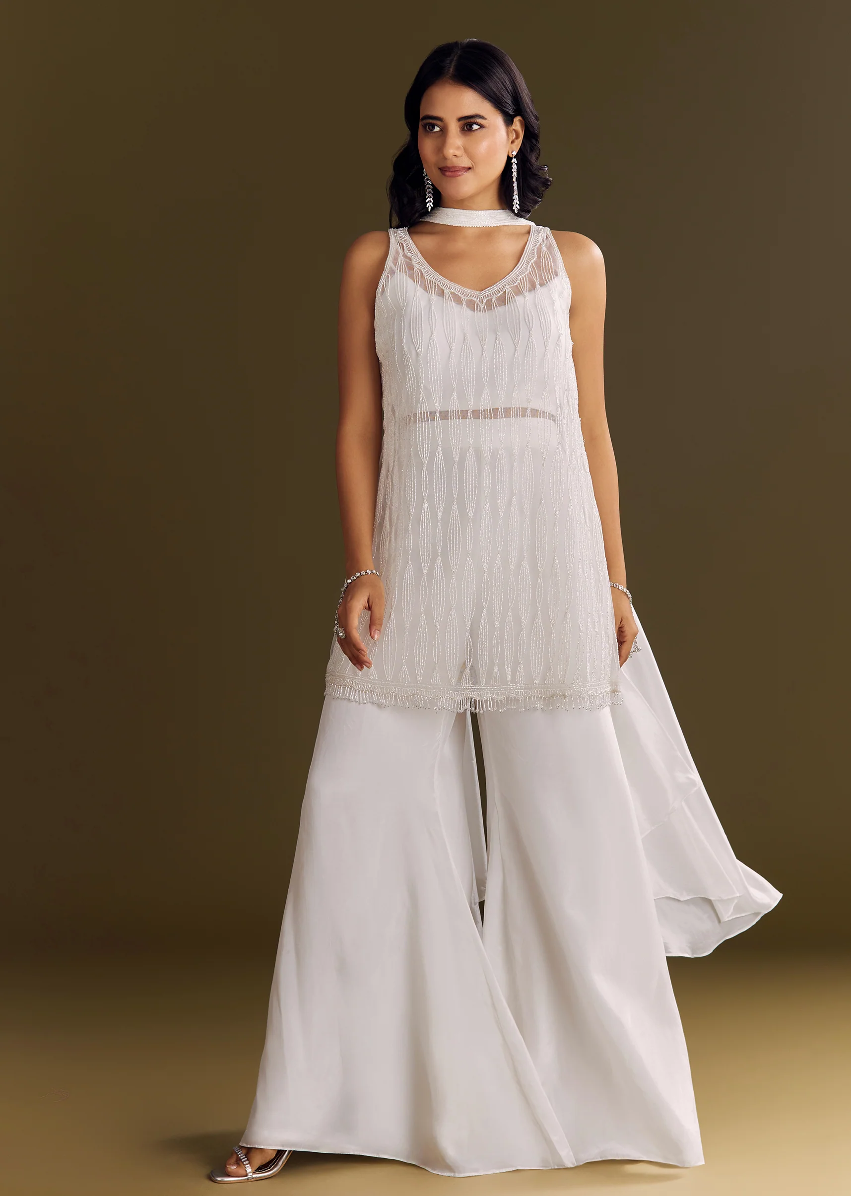 White Crepe Kurta Set With Net Choker Style Dupatta - Image 2