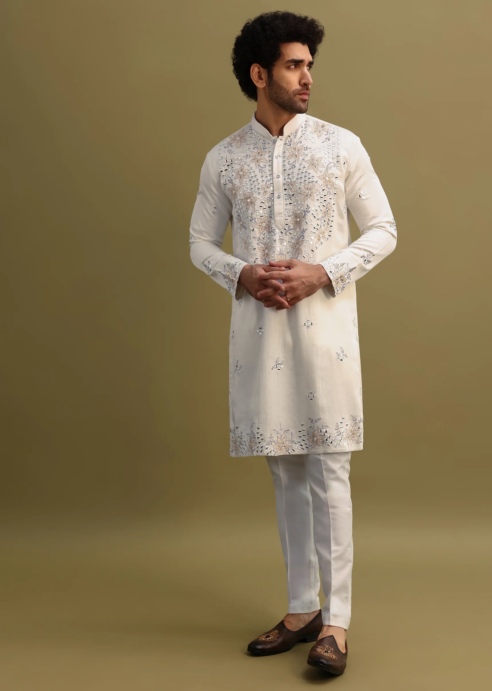 White Embroidered Mirror Work Kurta Set For Men - Image 4