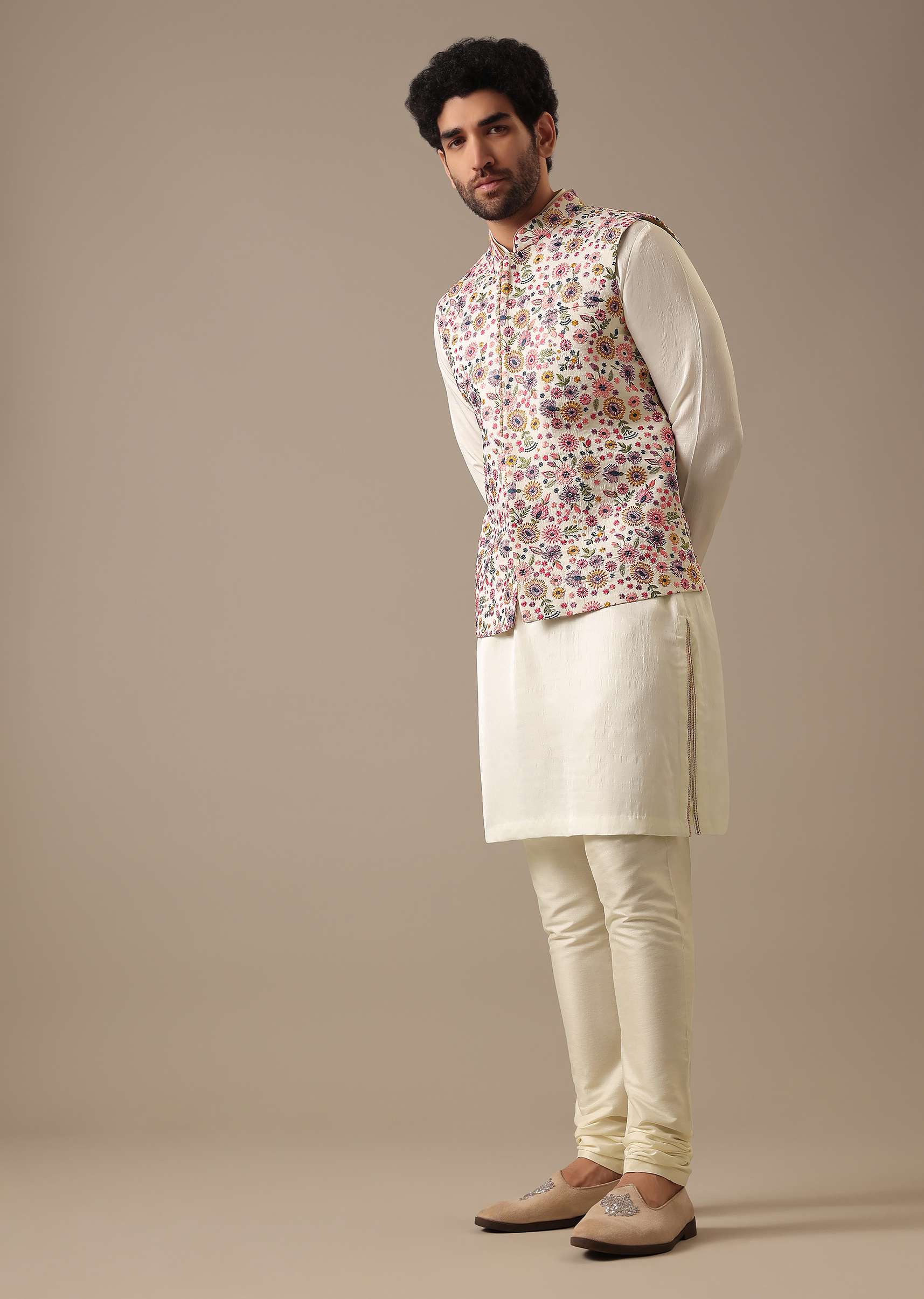 White Floral Bundi & Kurta Set In Silk - Image 2