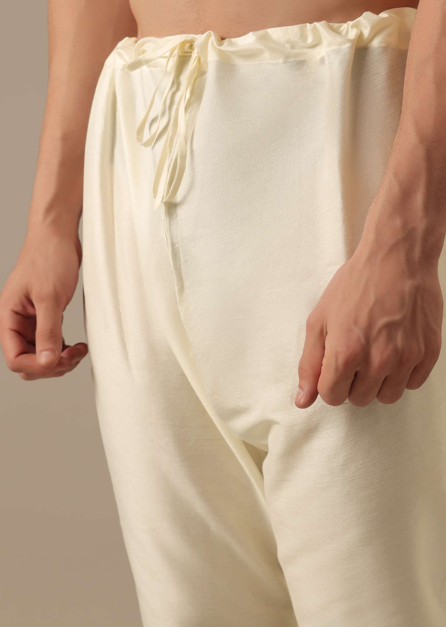 White Floral Bundi & Kurta Set In Silk - Image 7