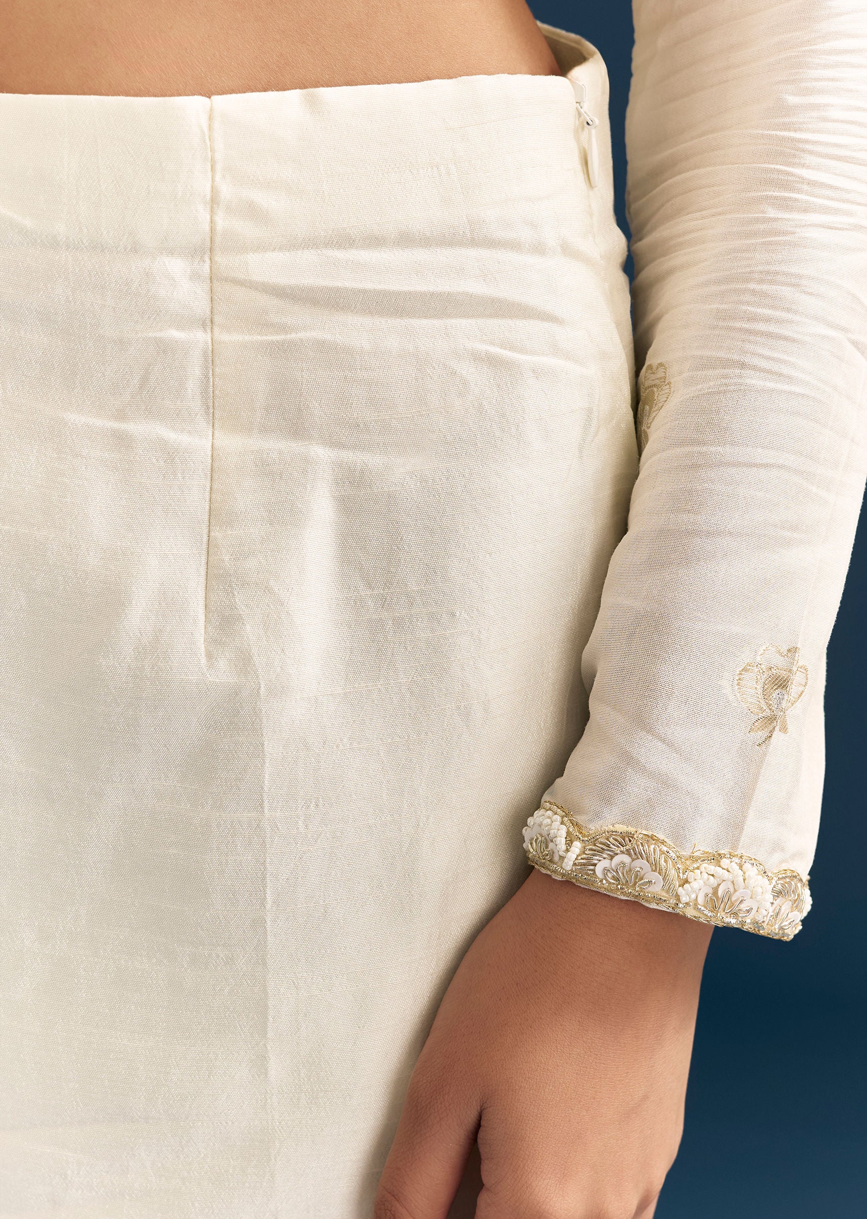 White Jacquard Anarkali Suit With Organza Dupatta - Image 5