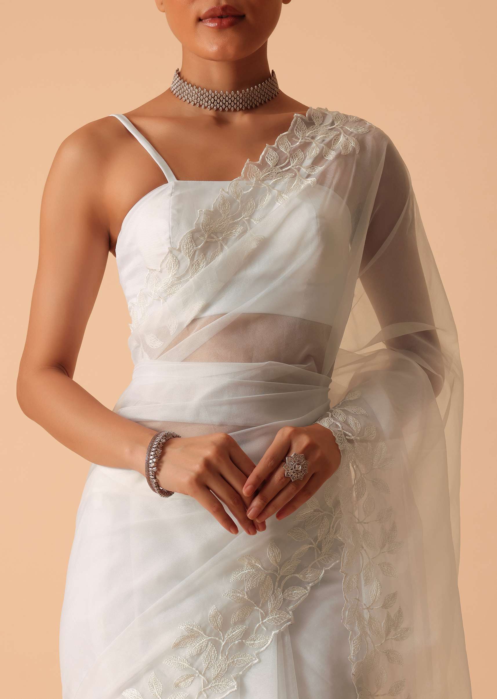 White Saree In Organza With Floral Motif Border And Unstitched Blouse Piece - Image 2