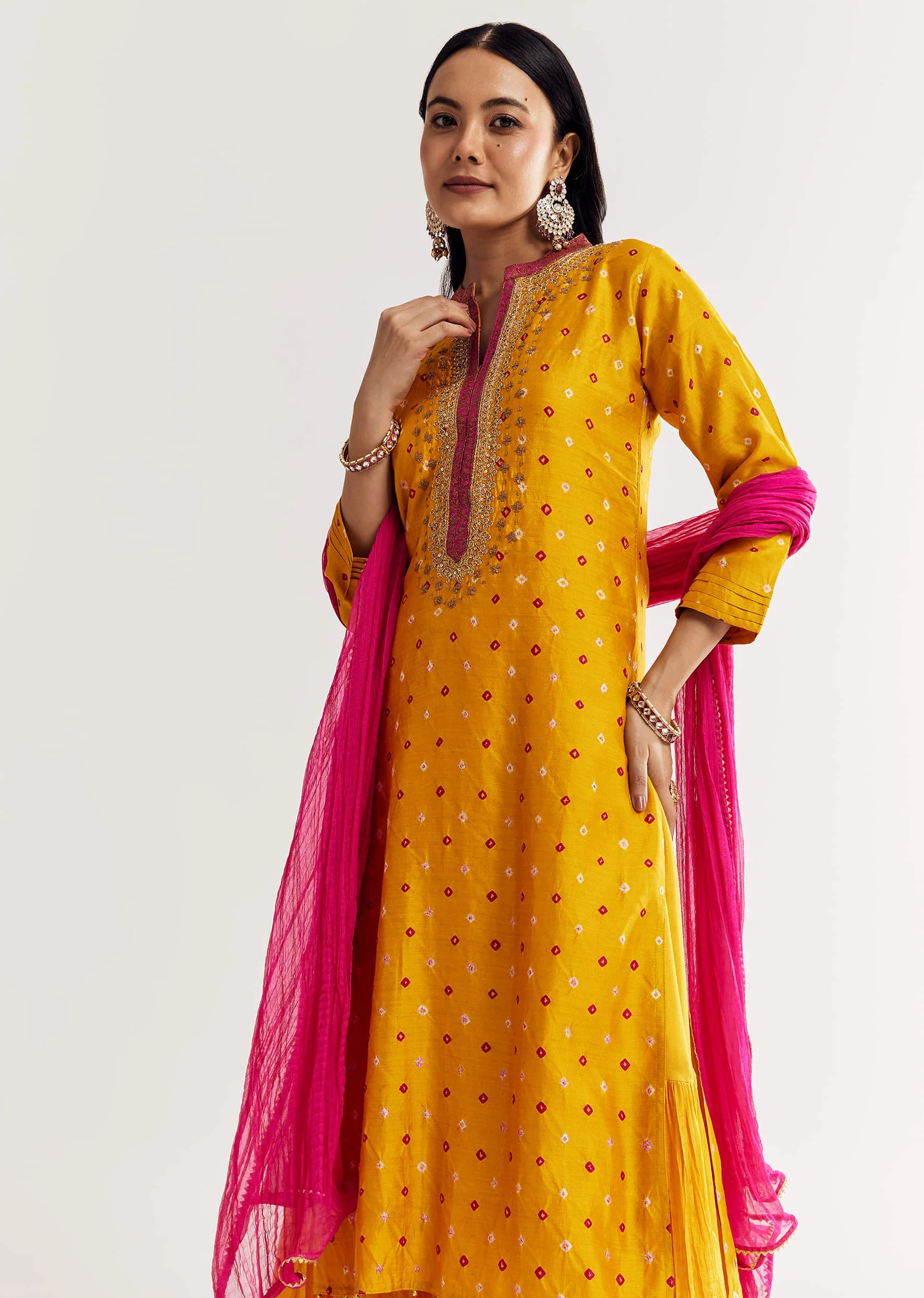 Yellow Bandhani Kurta Set With Pink Dupatta - Image 3