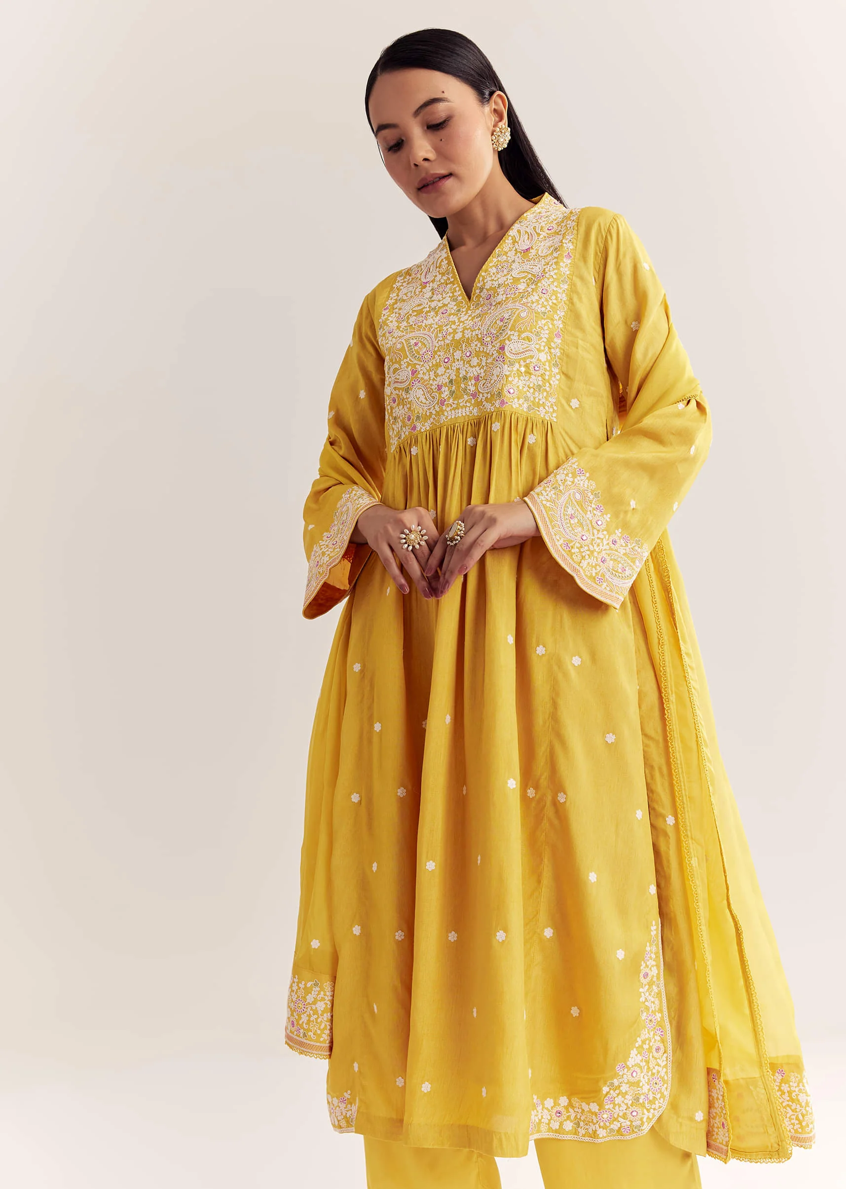 Yellow Silk Kurta Set With Thread Work And Organza Dupatta - Image 4
