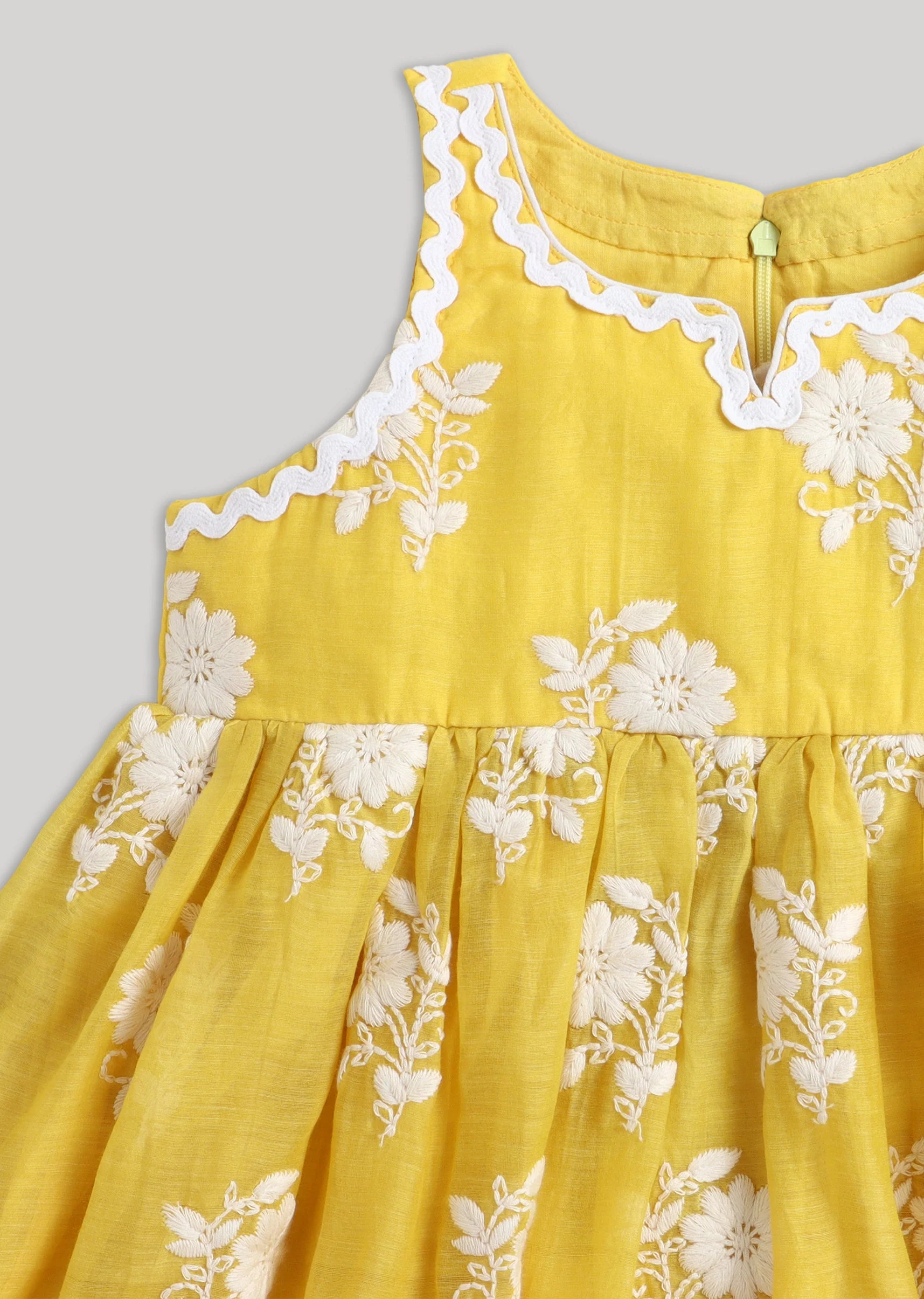 Yellow White Chanderi Salwar Suit With Resham Detailing - Image 4